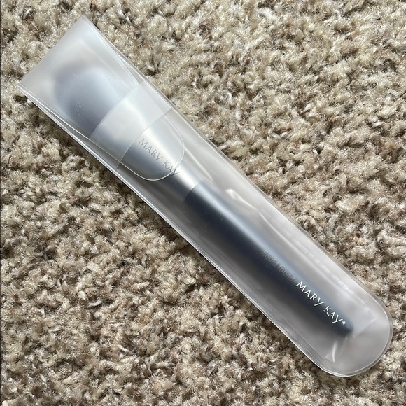 Mary Kay Liquid Foundation Brush - Picture 2 of 3